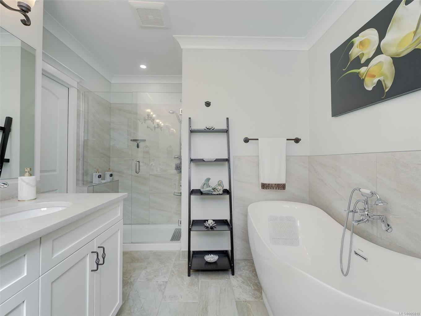 8B-1000 Sookepoint Pl, Sooke, BC - Indoor Photo Showing Bathroom