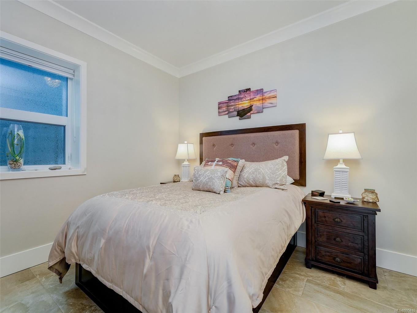 8B-1000 Sookepoint Pl, Sooke, BC - Indoor Photo Showing Bedroom