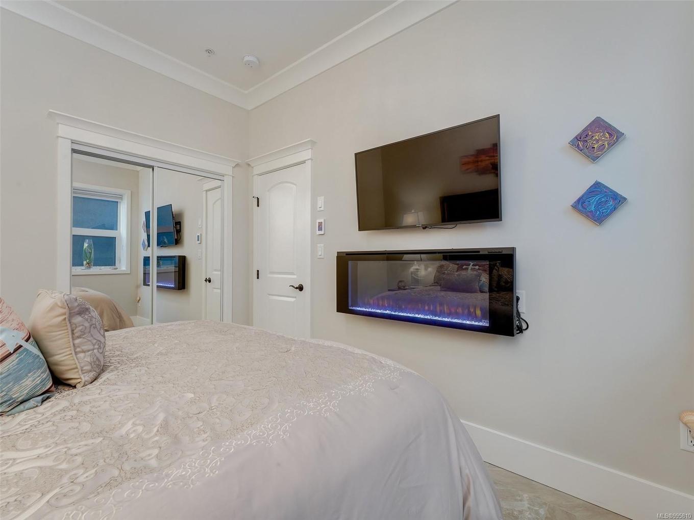 8B-1000 Sookepoint Pl, Sooke, BC - Indoor Photo Showing Bedroom