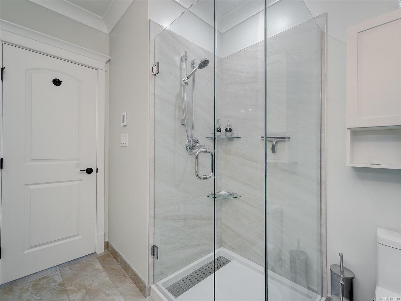 8B-1000 Sookepoint Pl, Sooke, BC - Indoor Photo Showing Bathroom