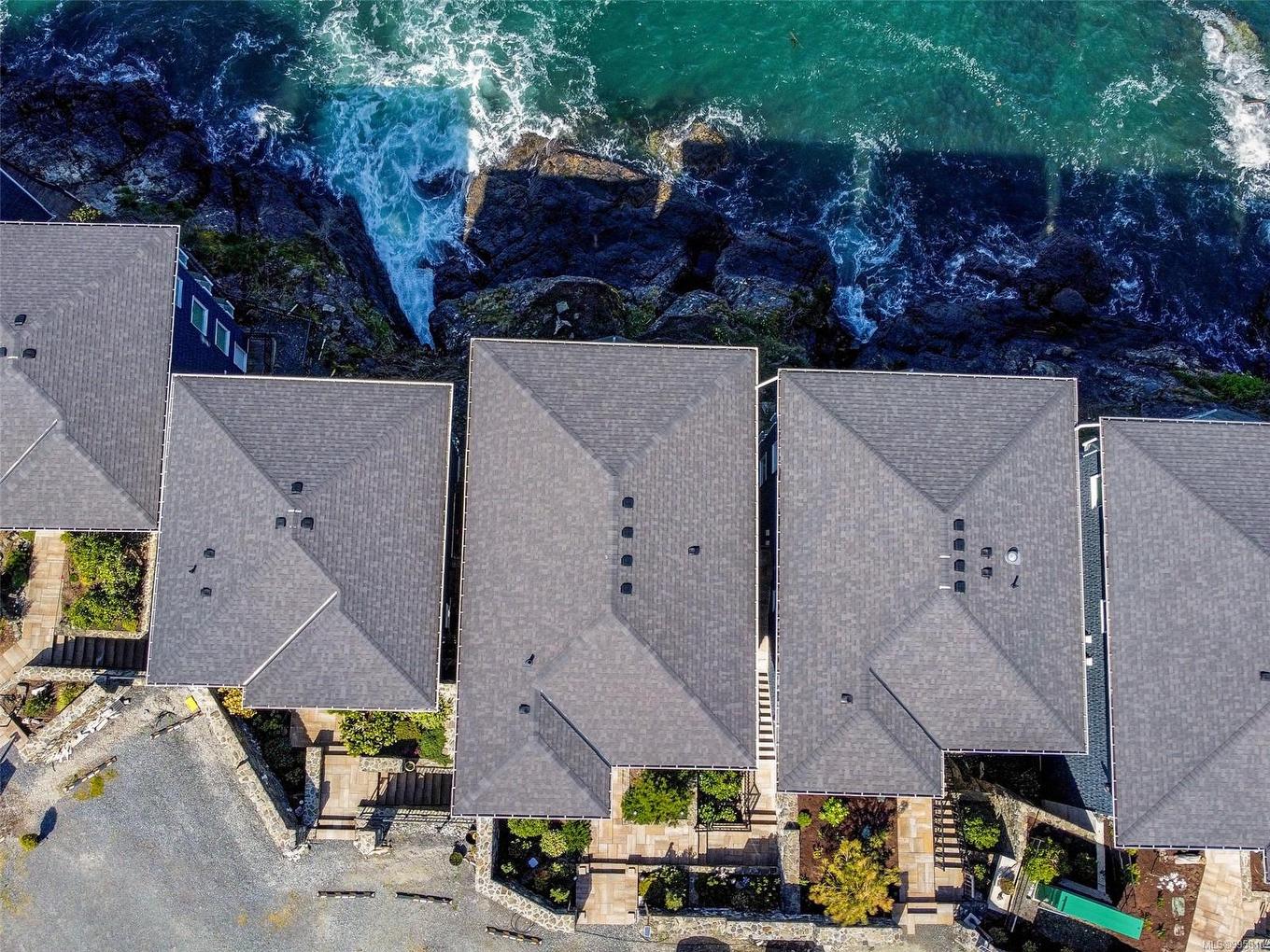 8B-1000 Sookepoint Pl, Sooke, BC - Outdoor