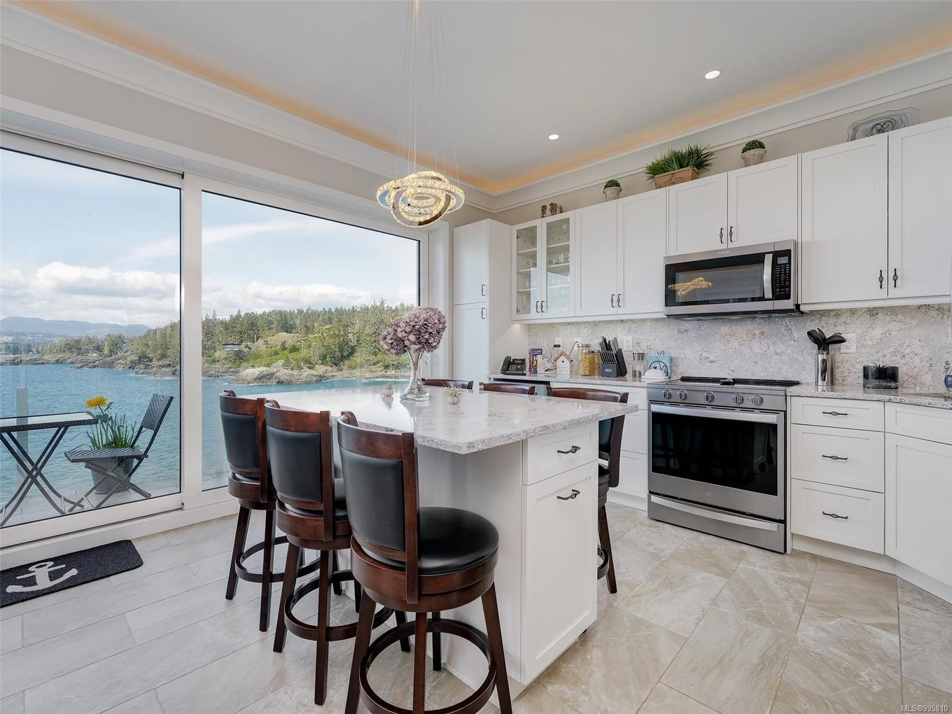 8B-1000 Sookepoint Pl, Sooke, BC - Indoor Photo Showing Kitchen