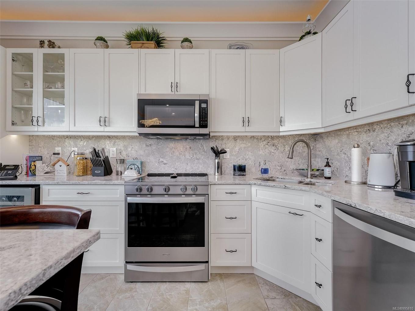 8B-1000 Sookepoint Pl, Sooke, BC - Indoor Photo Showing Kitchen