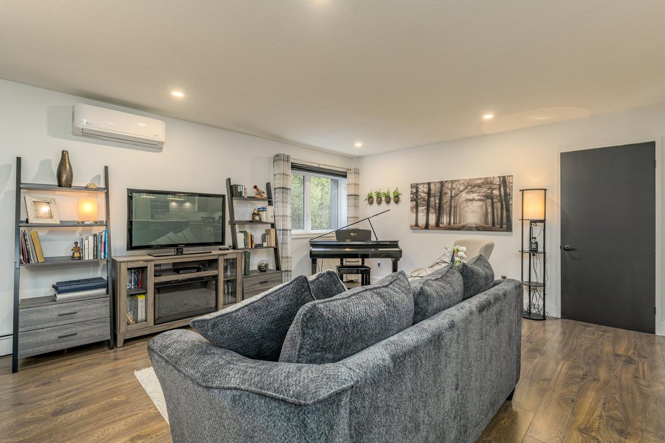 Salon - 209-2600 Boul. De Portland, Sherbrooke (Les Nations), QC - Indoor Photo Showing Living Room