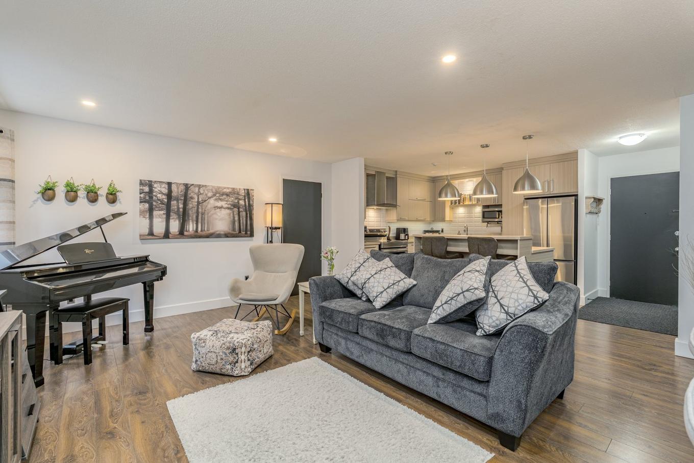 Salon - 209-2600 Boul. De Portland, Sherbrooke (Les Nations), QC - Indoor Photo Showing Living Room