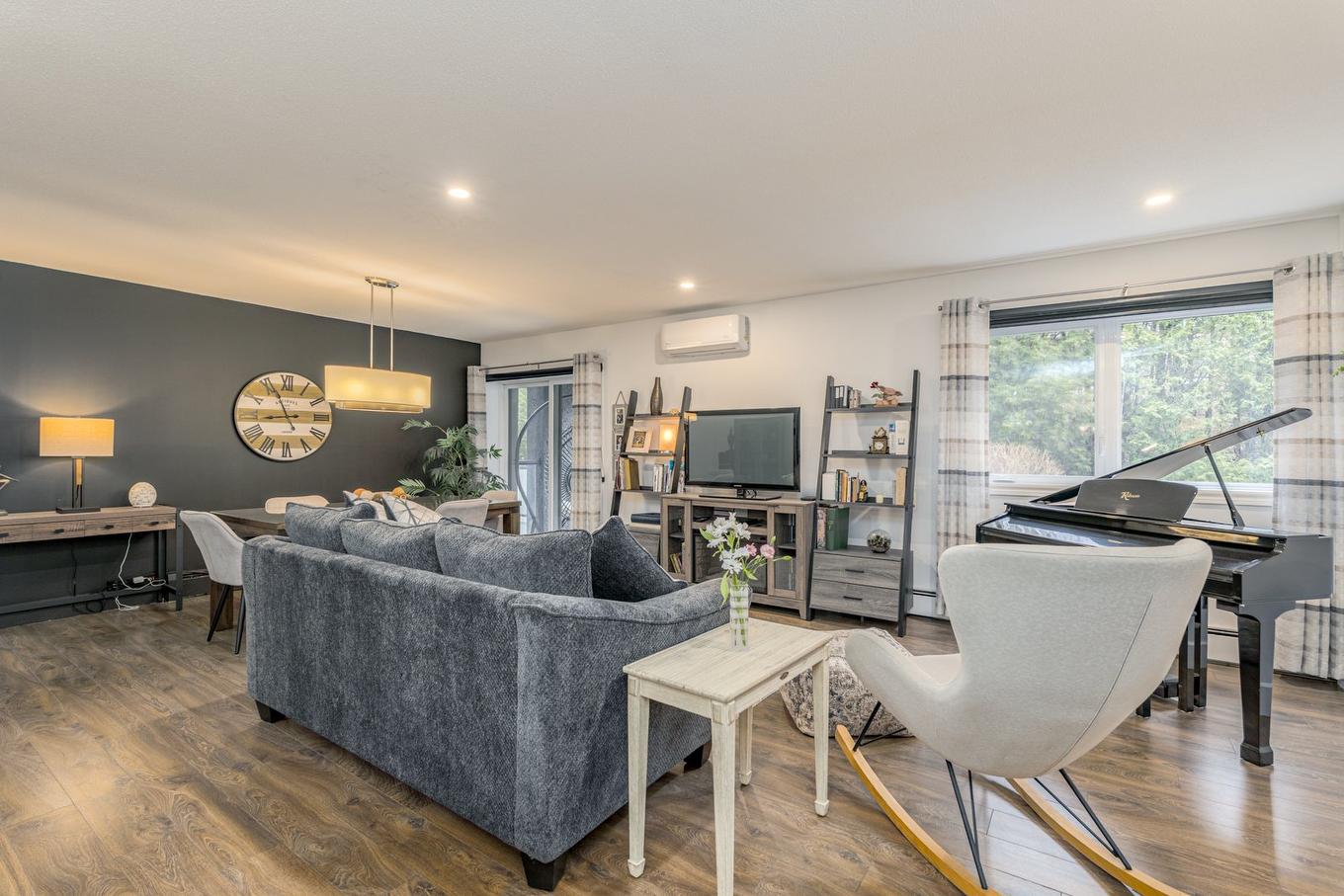 Salon - 209-2600 Boul. De Portland, Sherbrooke (Les Nations), QC - Indoor Photo Showing Living Room