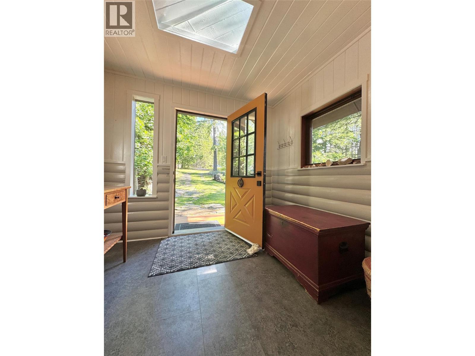 4258 31 Highway, Ainsworth, BC - Indoor Photo Showing Other Room