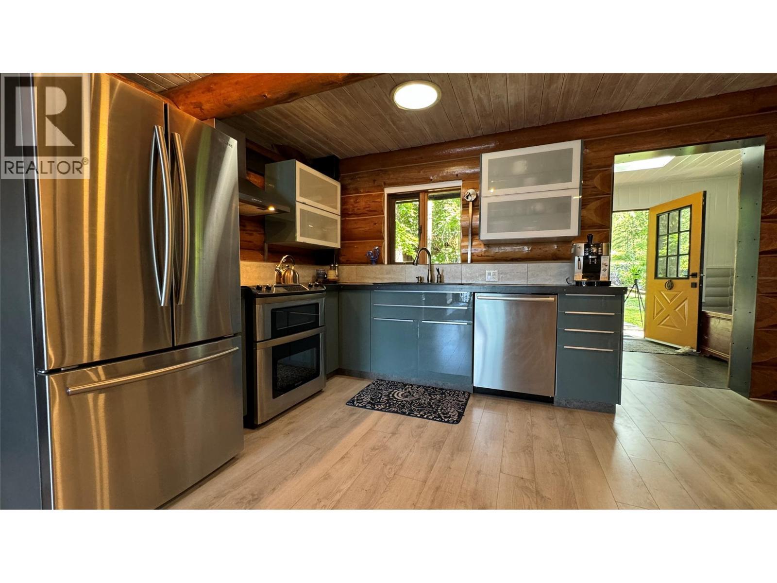 4258 31 Highway, Ainsworth, BC - Indoor Photo Showing Kitchen With Stainless Steel Kitchen