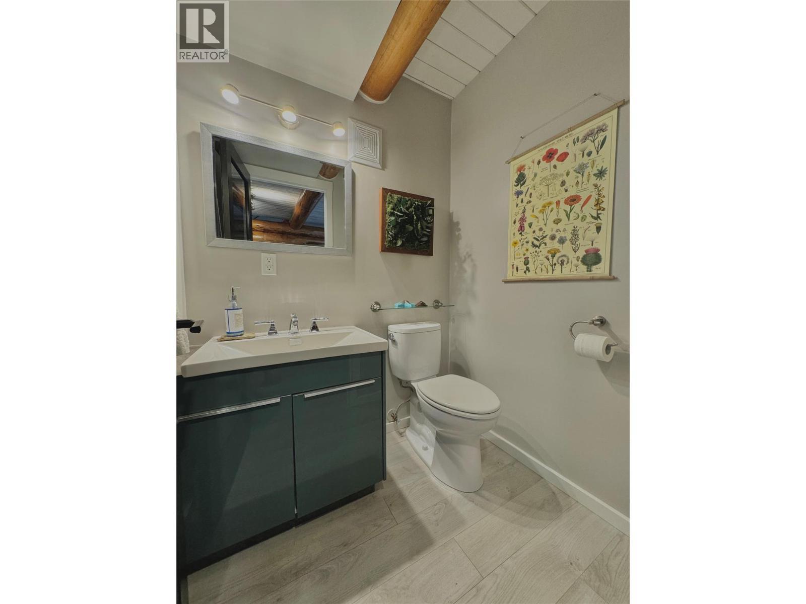 4258 31 Highway, Ainsworth, BC - Indoor Photo Showing Bathroom