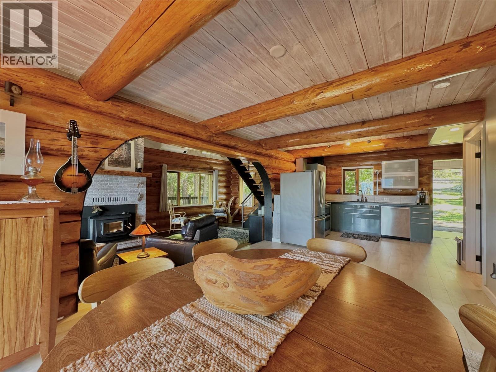 4258 31 Highway, Ainsworth, BC - Indoor With Fireplace