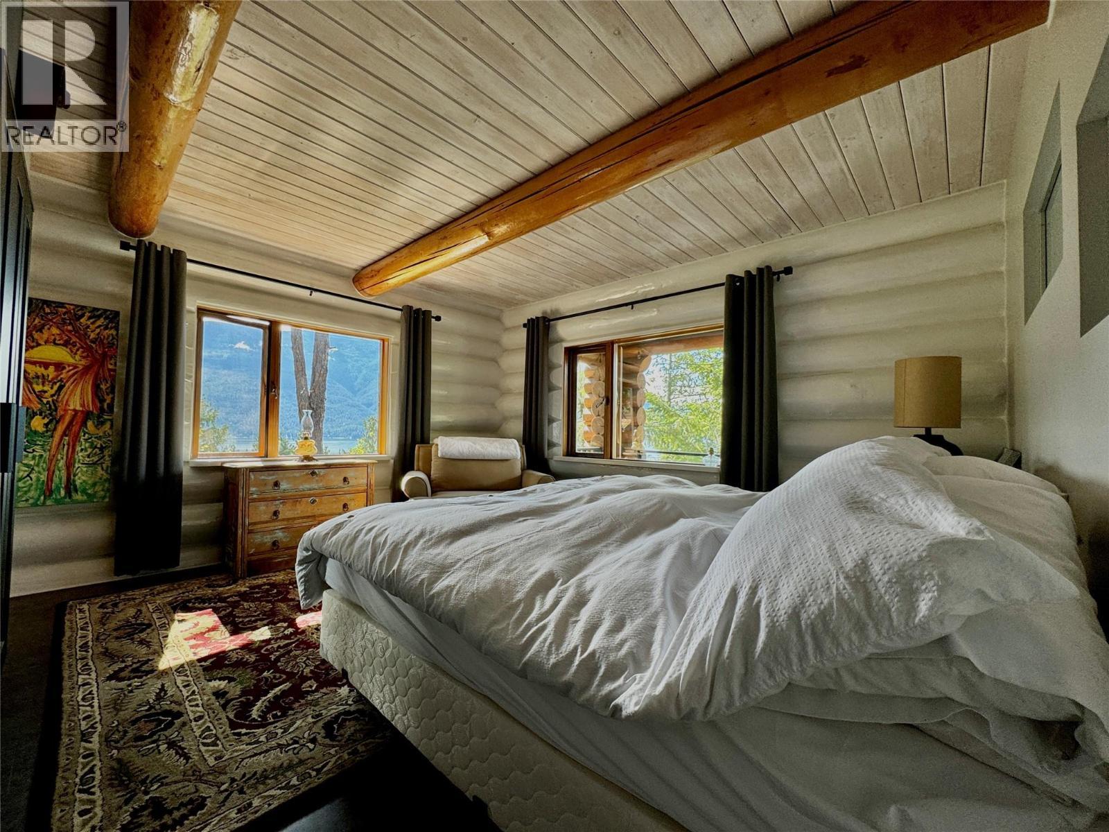 4258 31 Highway, Ainsworth, BC - Indoor Photo Showing Bedroom