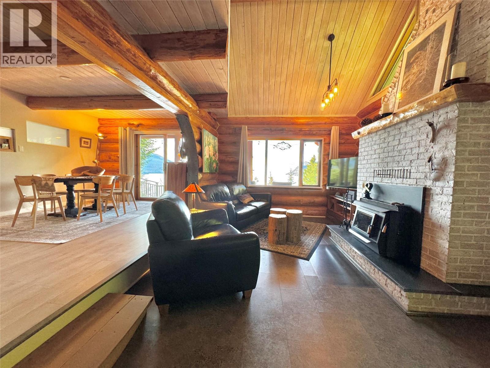 4258 31 Highway, Ainsworth, BC - Indoor Photo Showing Living Room With Fireplace