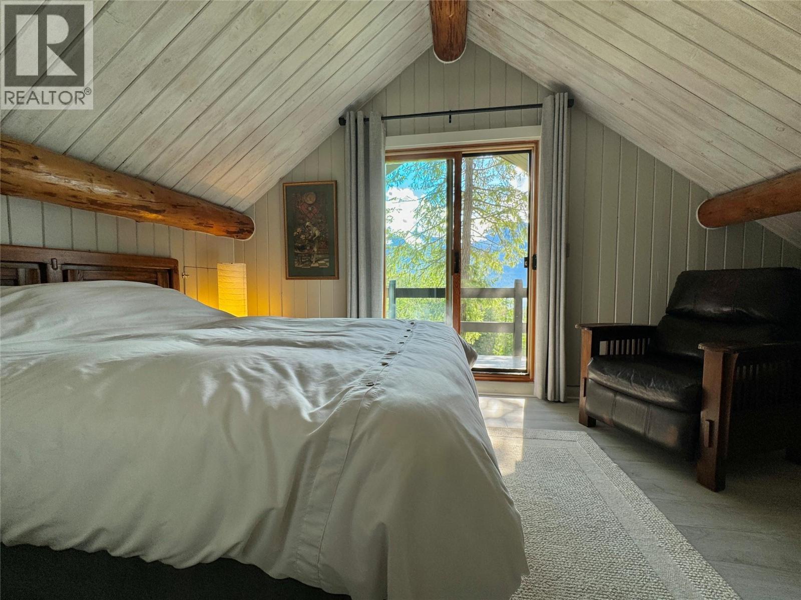 4258 31 Highway, Ainsworth, BC - Indoor Photo Showing Bedroom