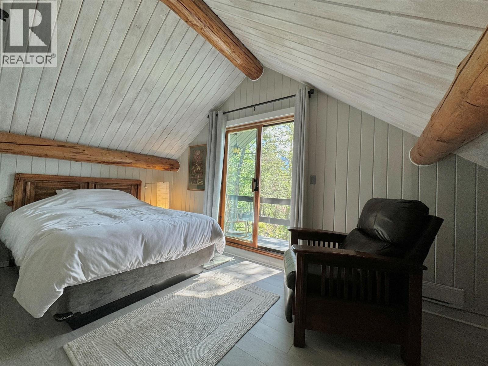 4258 31 Highway, Ainsworth, BC - Indoor Photo Showing Bedroom