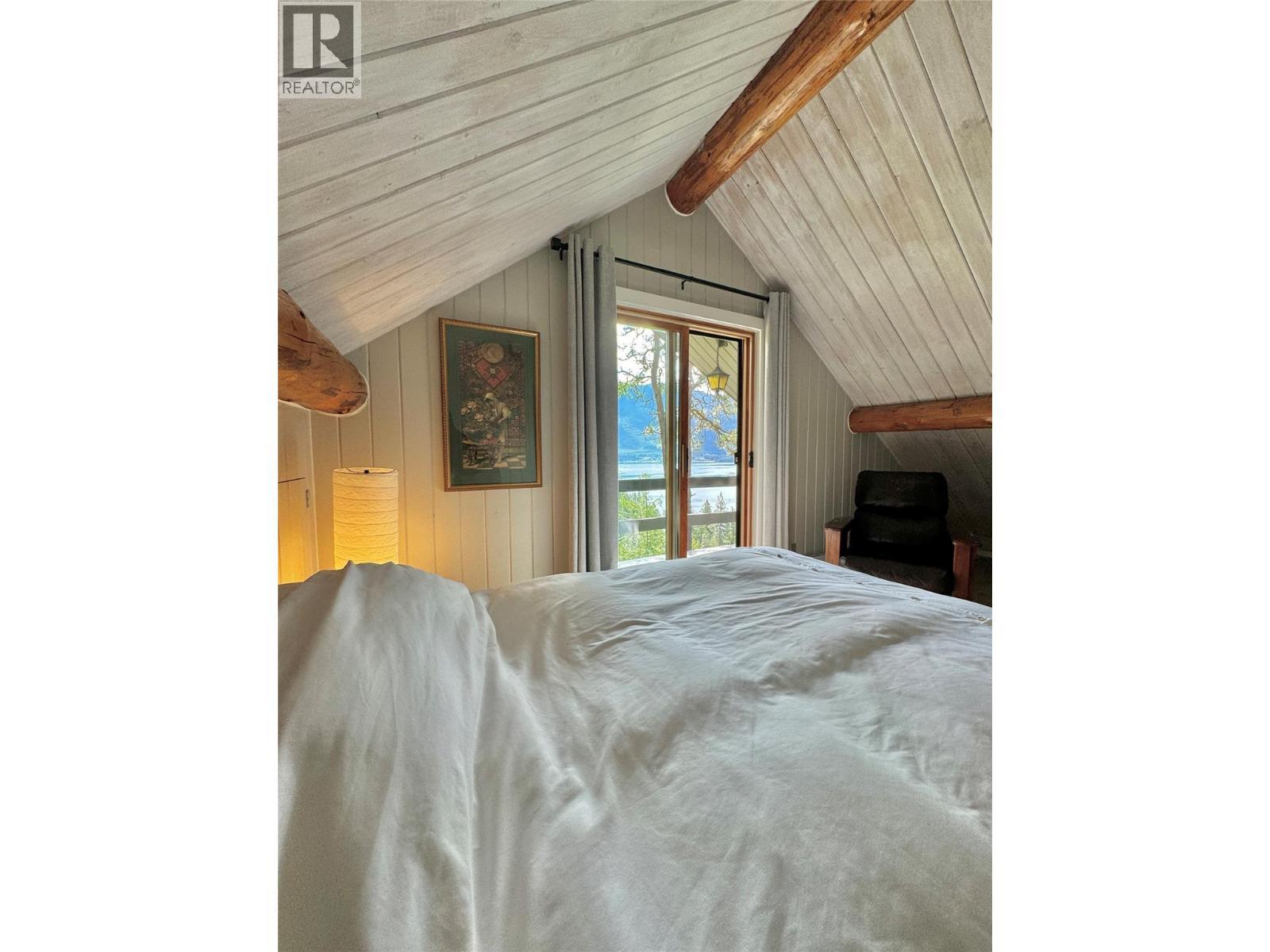 4258 31 Highway, Ainsworth, BC - Indoor Photo Showing Bedroom