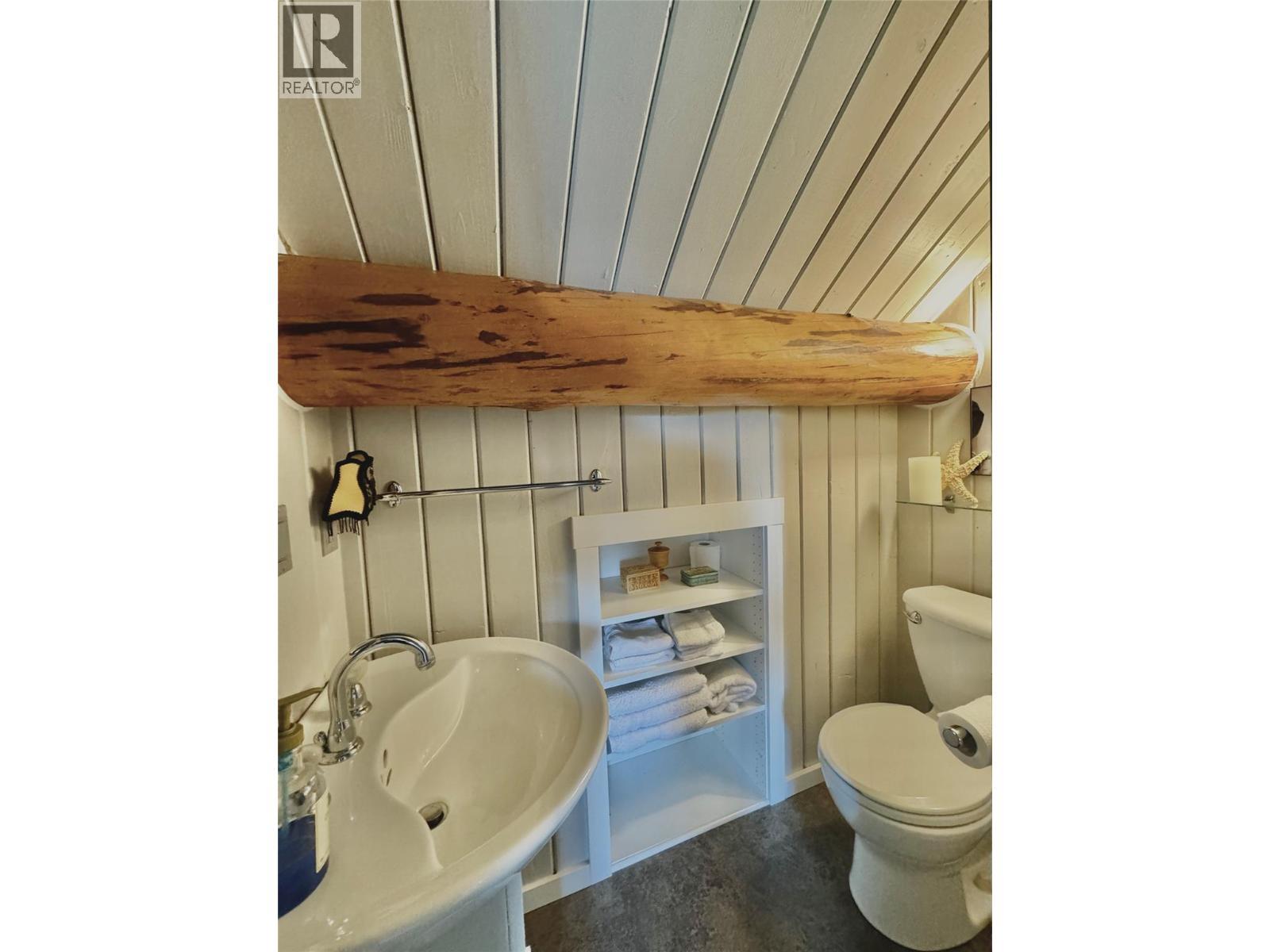 4258 31 Highway, Ainsworth, BC - Indoor Photo Showing Bathroom