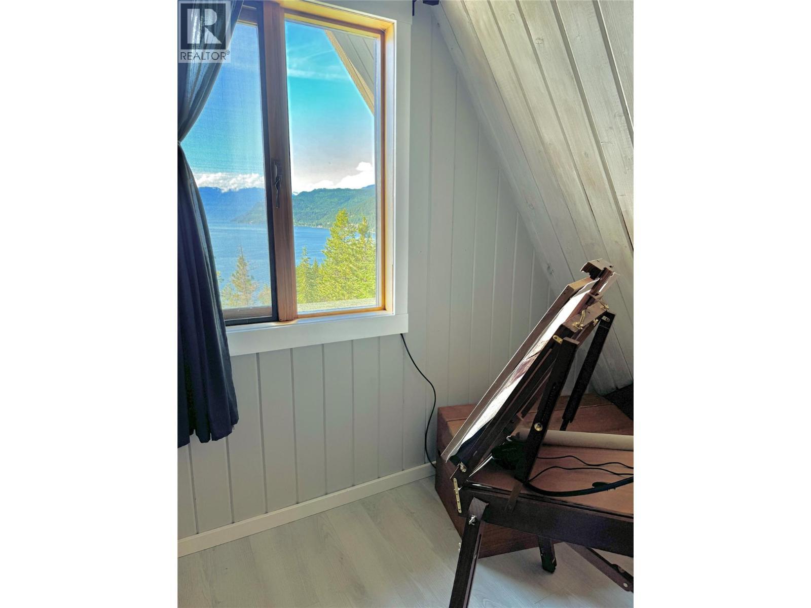 4258 31 Highway, Ainsworth, BC - Indoor Photo Showing Other Room