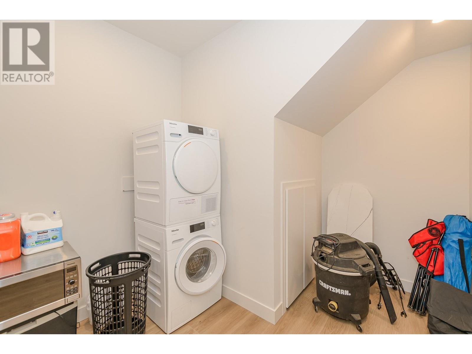 7750 Golf Course Road, Anglemont, BC - Indoor Photo Showing Laundry Room
