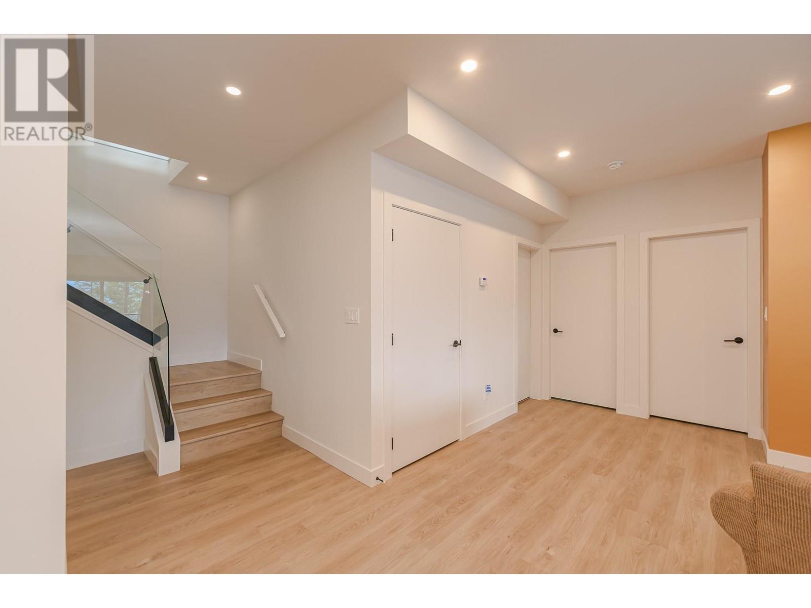 7750 Golf Course Road, Anglemont, BC - Indoor Photo Showing Other Room