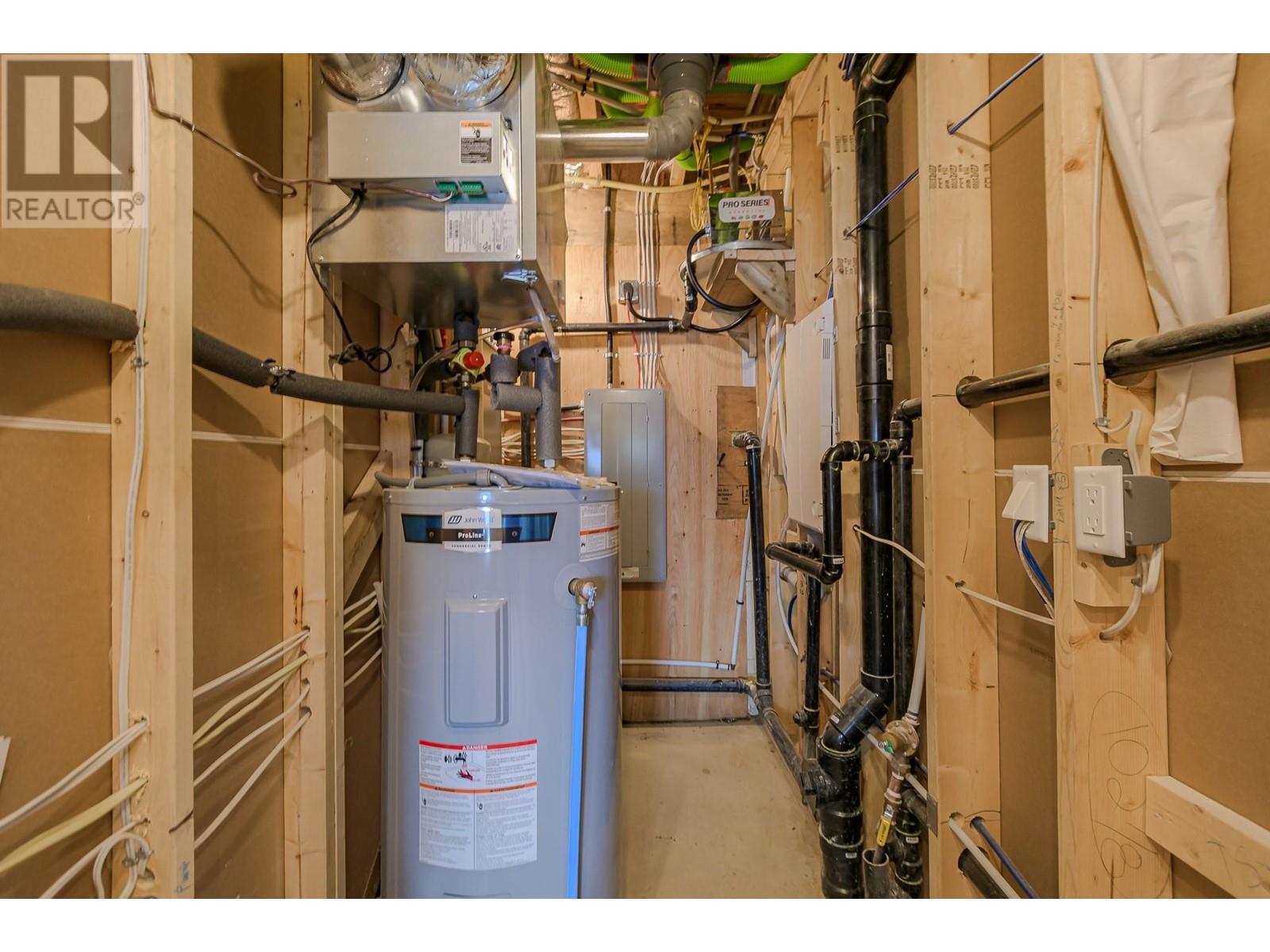 7750 Golf Course Road, Anglemont, BC - Indoor Photo Showing Basement