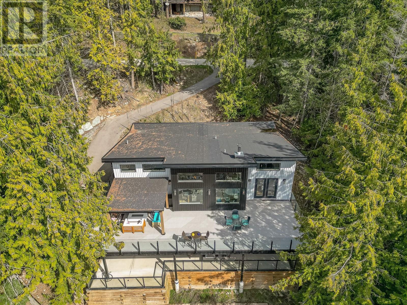 7750 Golf Course Road, Anglemont, BC - Outdoor