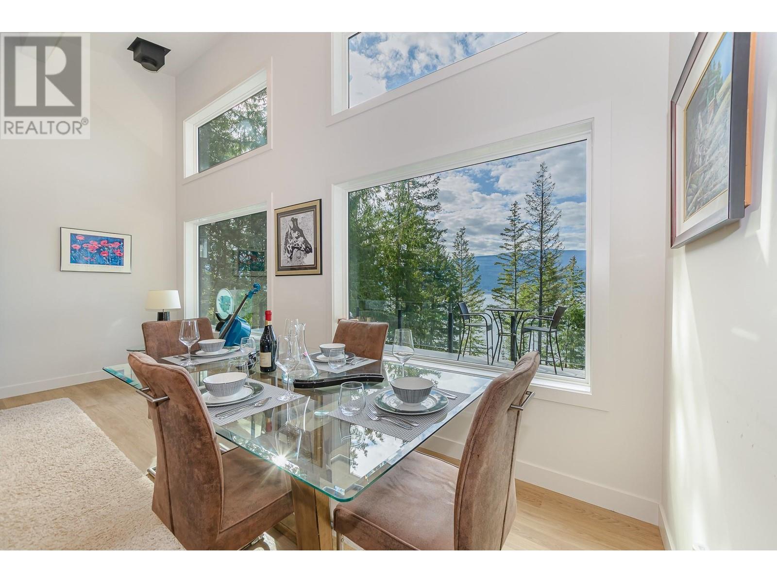 7750 Golf Course Road, Anglemont, BC - Indoor Photo Showing Dining Room