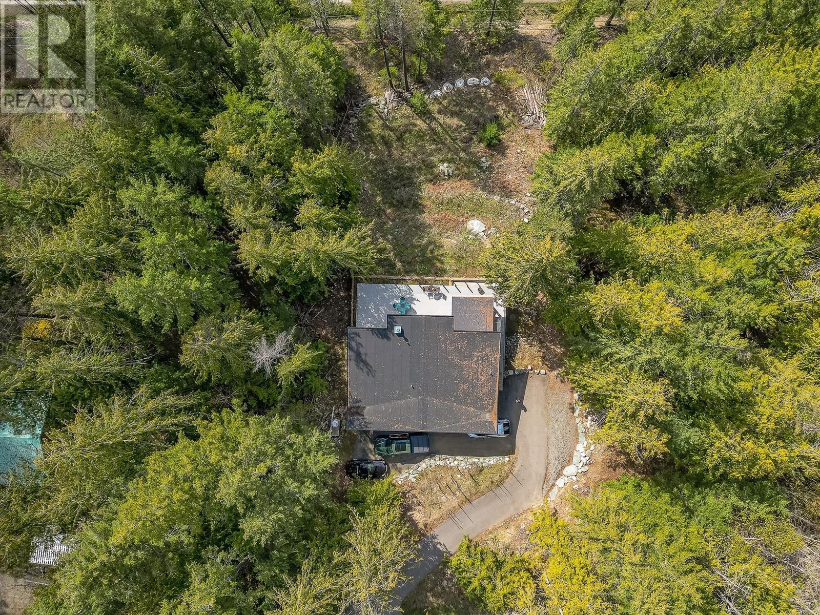 7750 Golf Course Road, Anglemont, BC - Outdoor