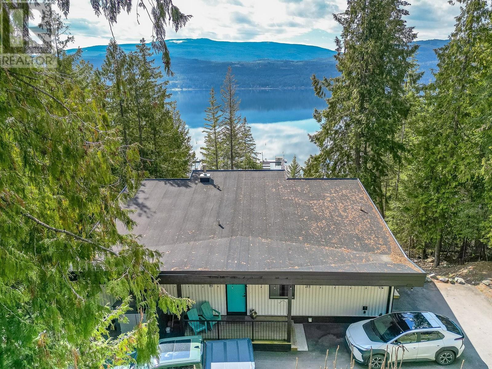 7750 Golf Course Road, Anglemont, BC - Outdoor