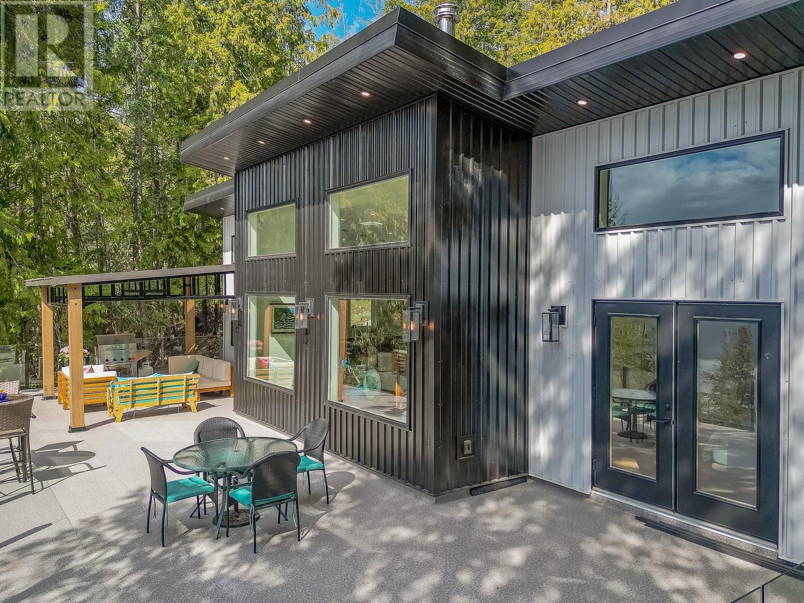 7750 Golf Course Road, Anglemont, BC - Outdoor With Deck Patio Veranda With Exterior