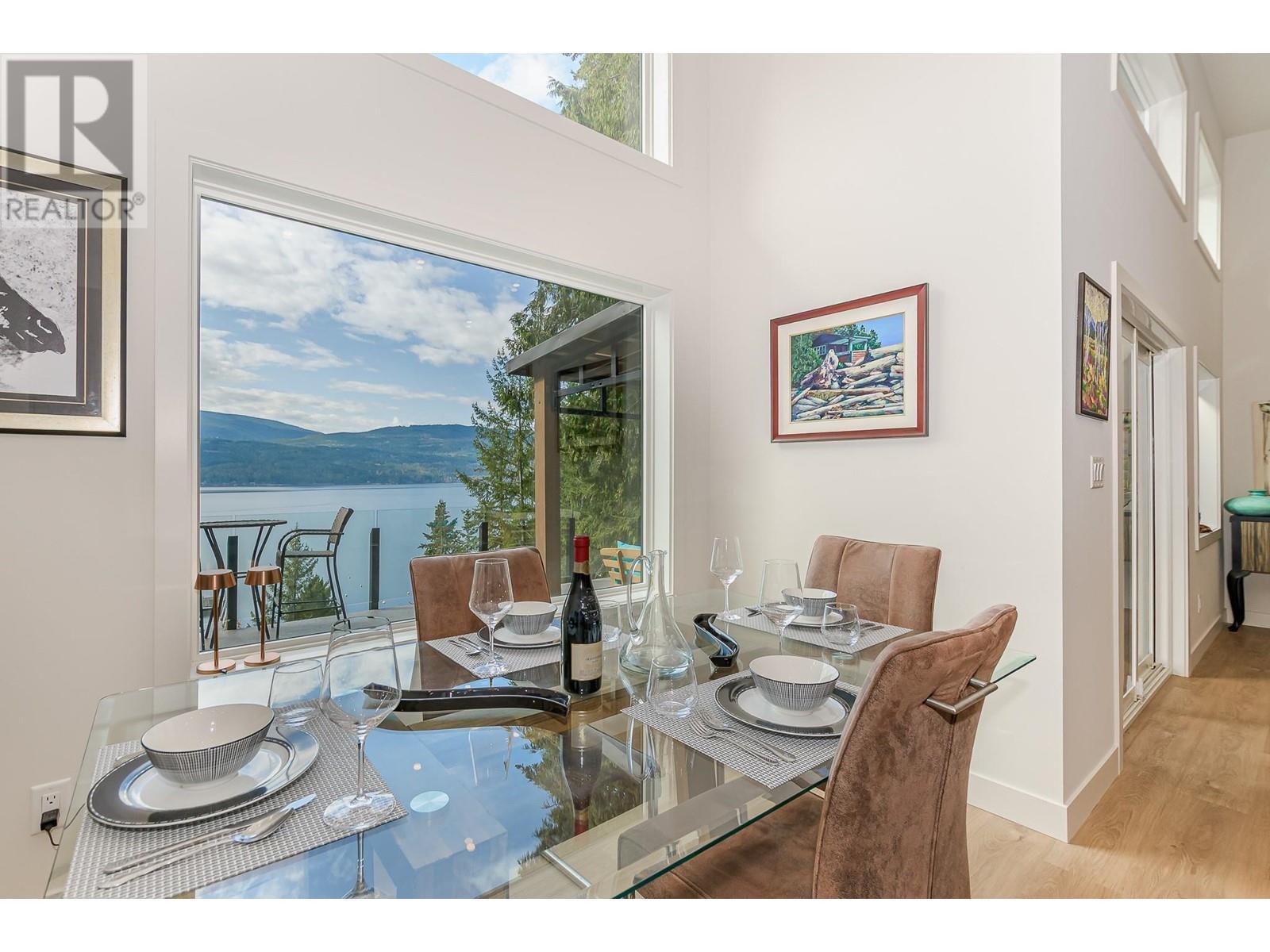 7750 Golf Course Road, Anglemont, BC - Indoor Photo Showing Dining Room