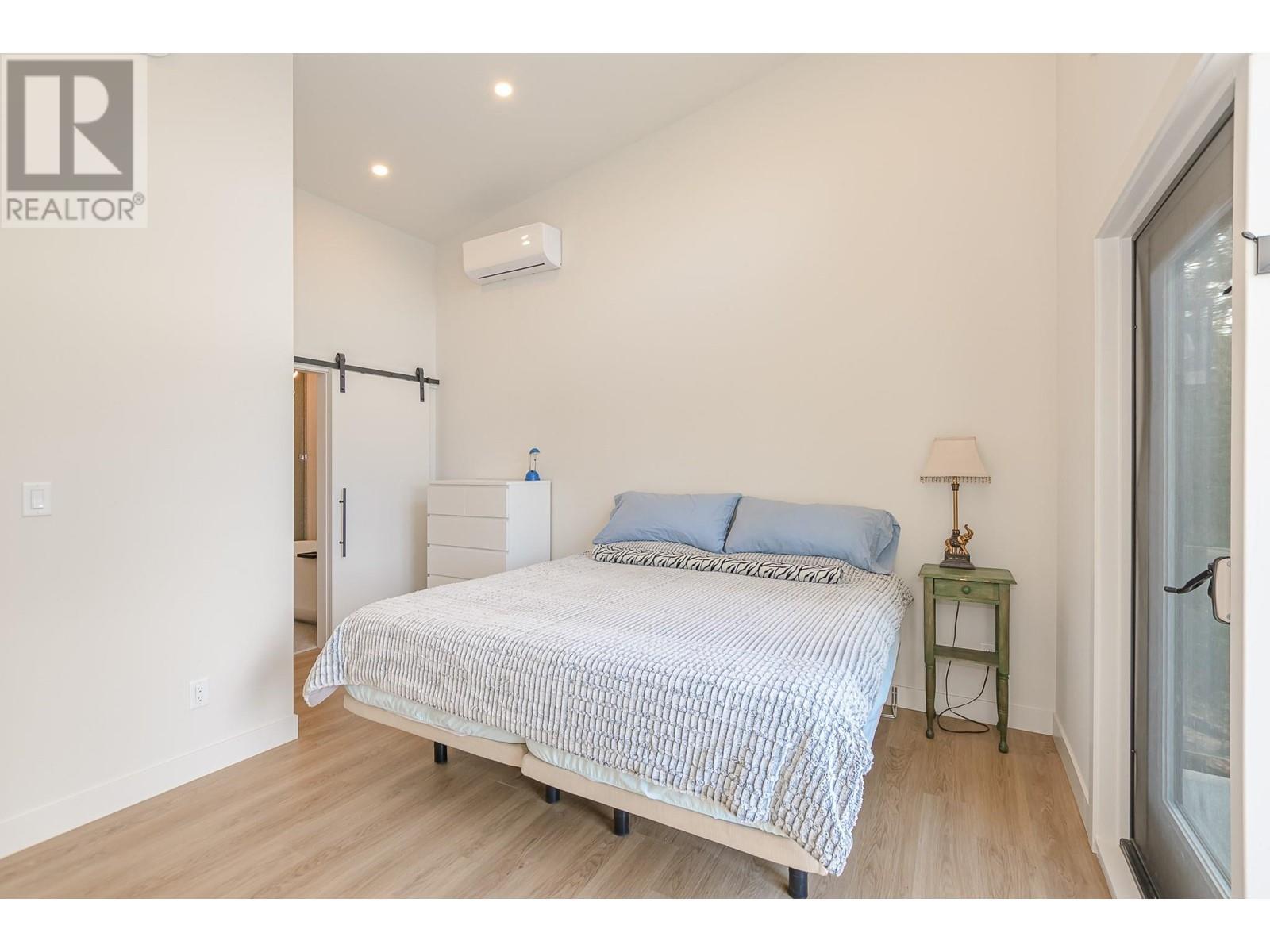 7750 Golf Course Road, Anglemont, BC - Indoor Photo Showing Bedroom