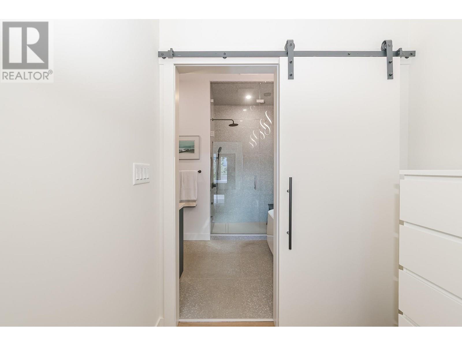 7750 Golf Course Road, Anglemont, BC - Indoor Photo Showing Other Room