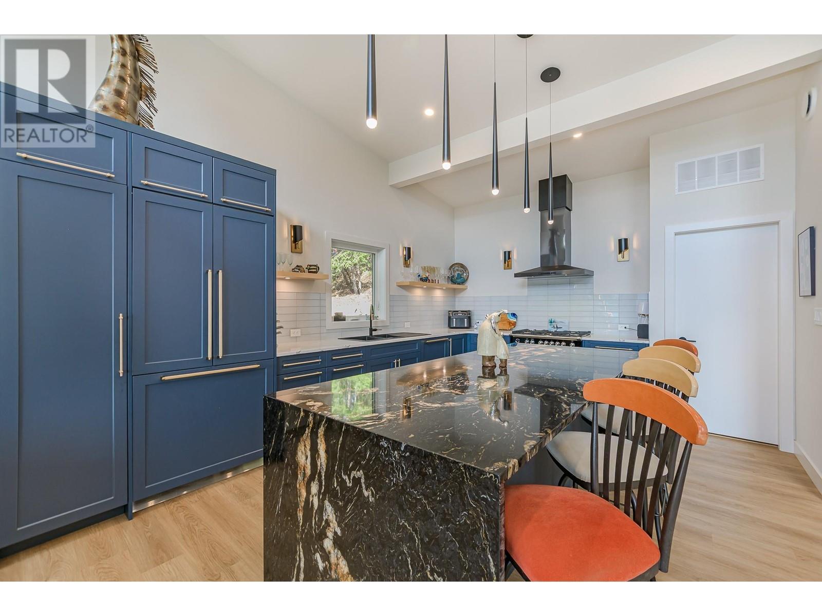 7750 Golf Course Road, Anglemont, BC - Indoor