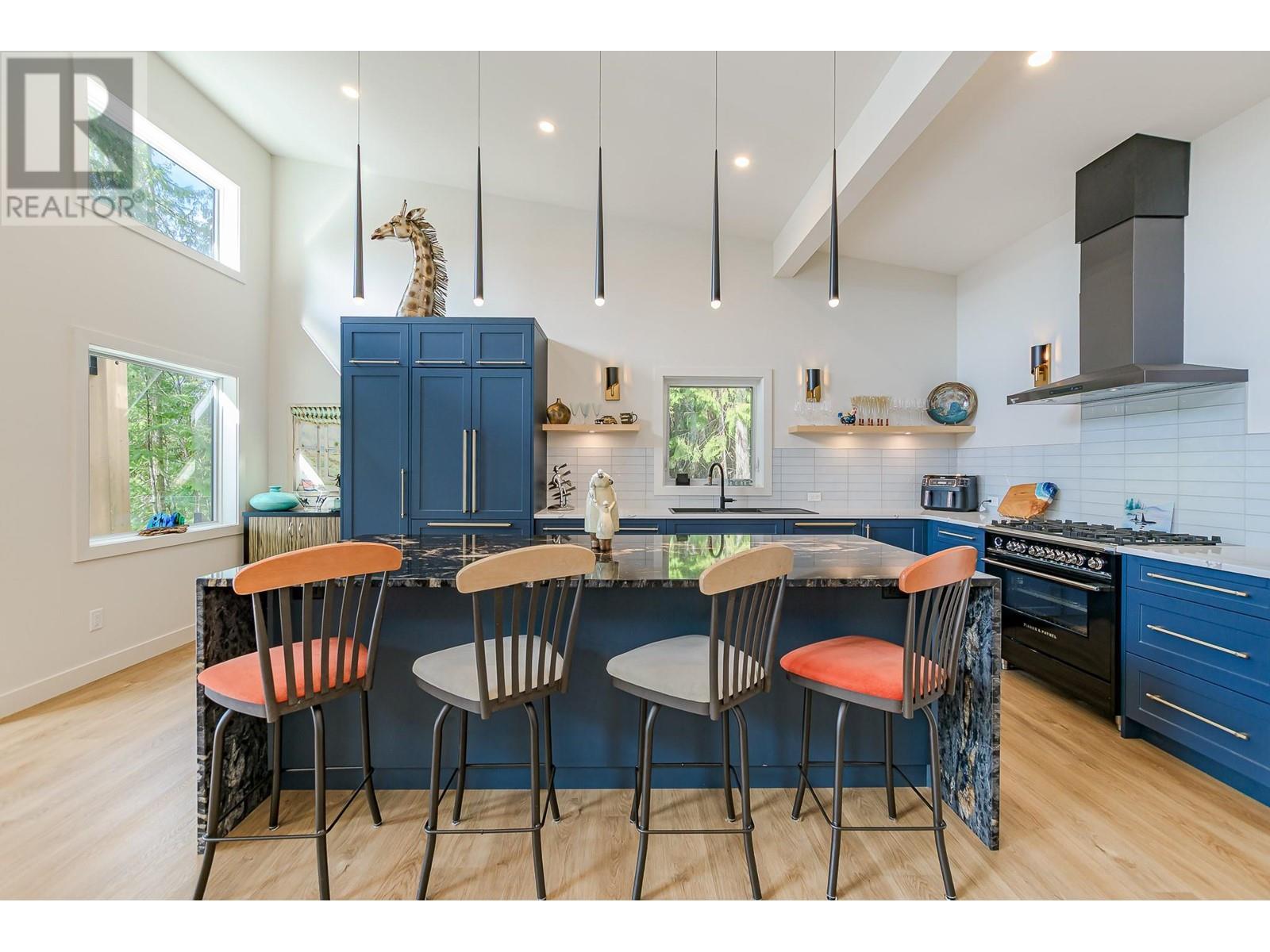 7750 Golf Course Road, Anglemont, BC - Indoor