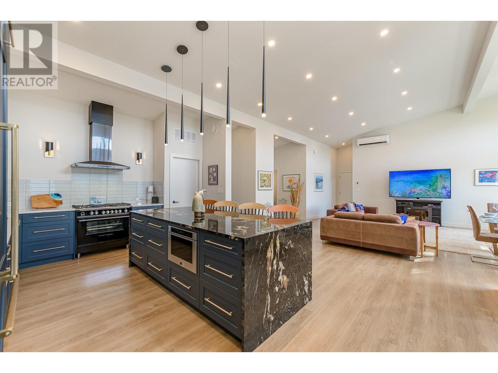 7750 Golf Course Road, Anglemont, BC - Indoor Photo Showing Kitchen With Upgraded Kitchen