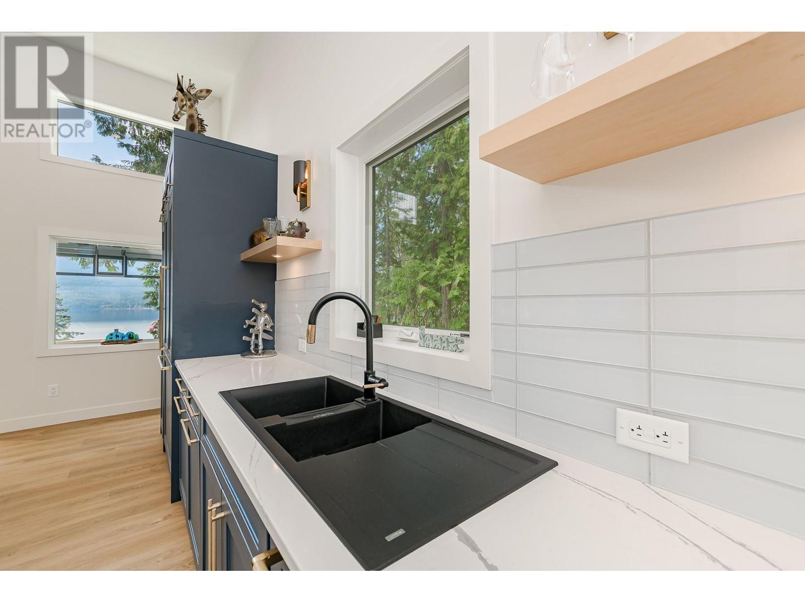 7750 Golf Course Road, Anglemont, BC - Indoor Photo Showing Kitchen With Double Sink