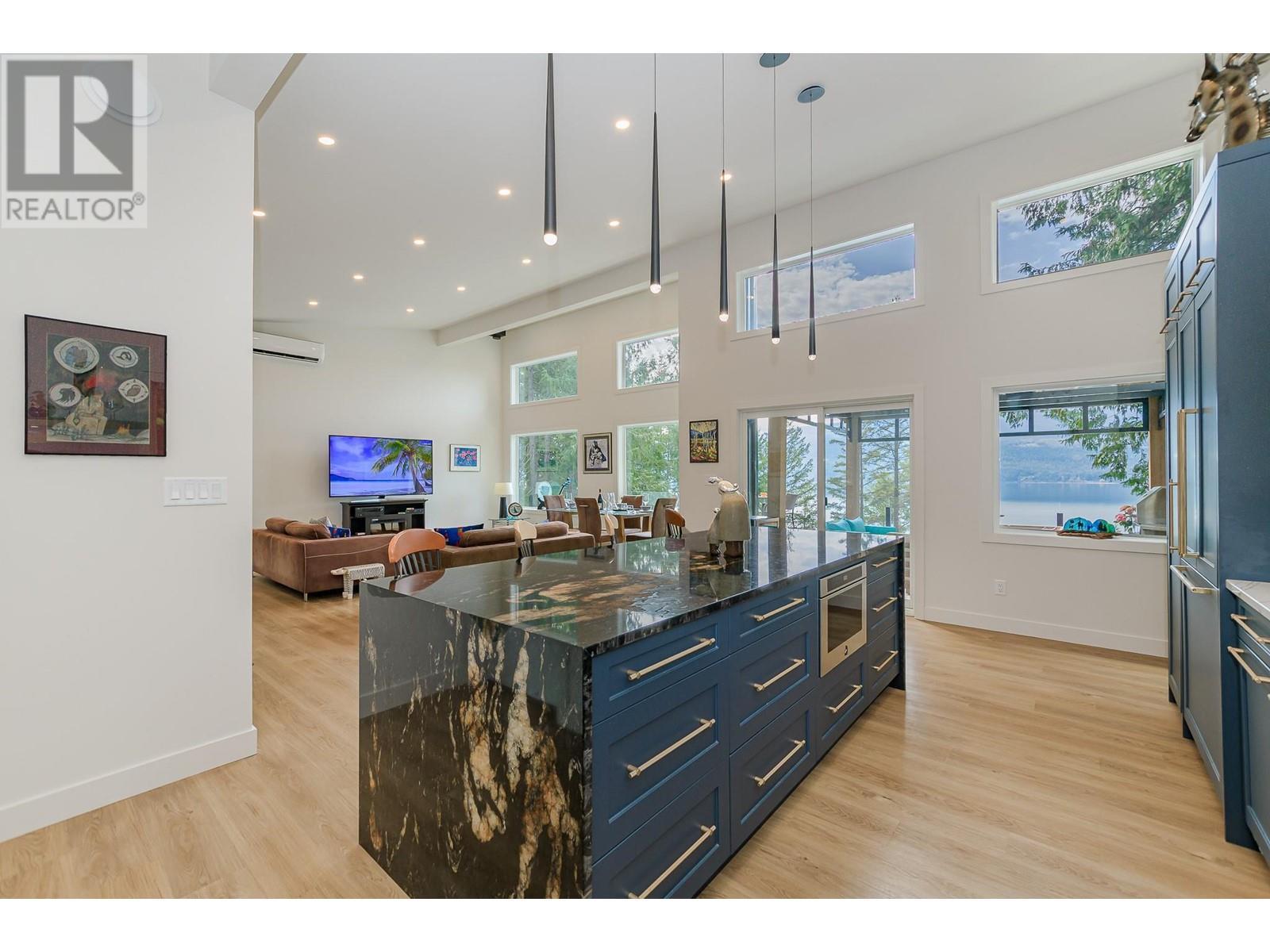 7750 Golf Course Road, Anglemont, BC - Indoor Photo Showing Kitchen