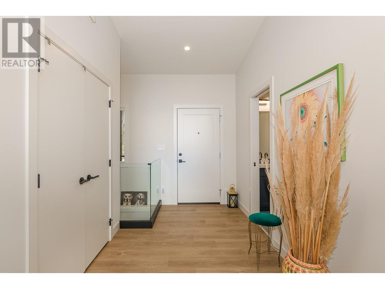 7750 Golf Course Road, Anglemont, BC - Indoor Photo Showing Other Room