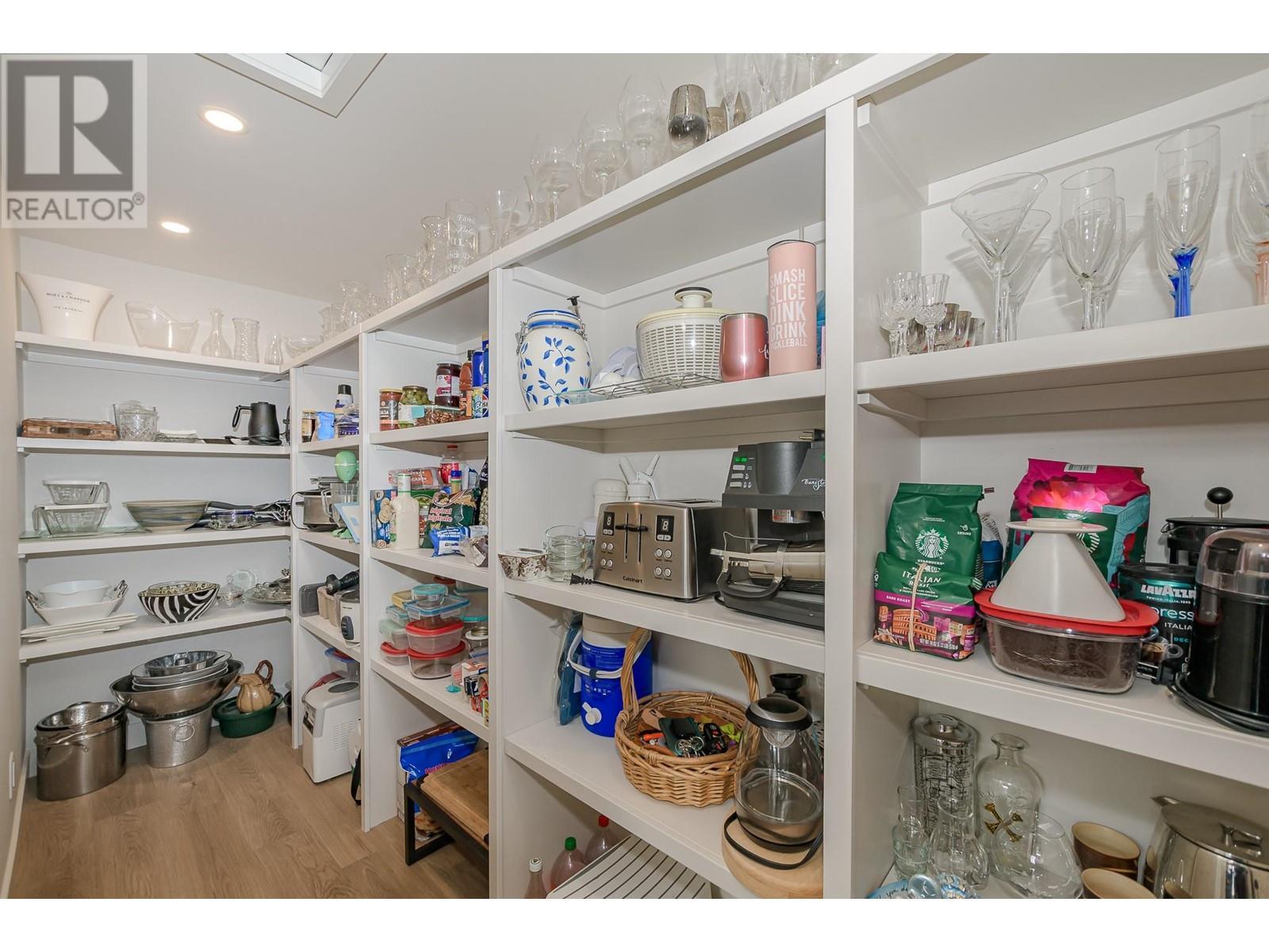 7750 Golf Course Road, Anglemont, BC - Indoor