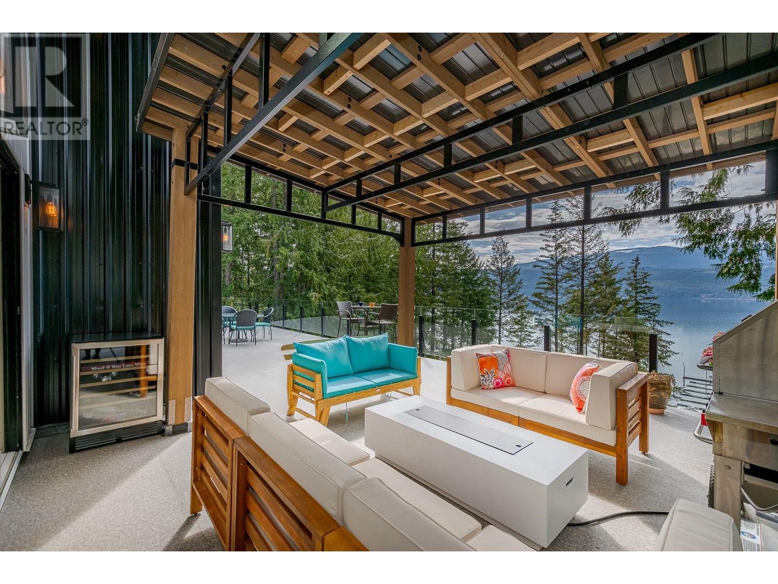 7750 Golf Course Road, Anglemont, BC - With Deck Patio Veranda With Exterior