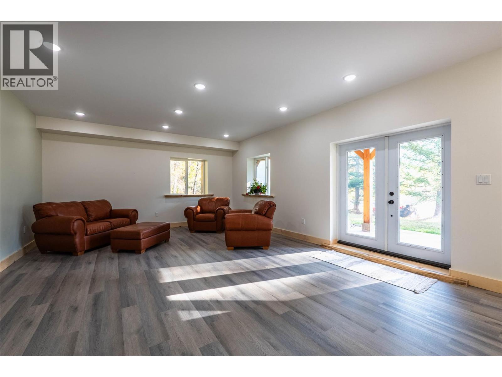 8774 6 Highway, Salmo, BC - Indoor