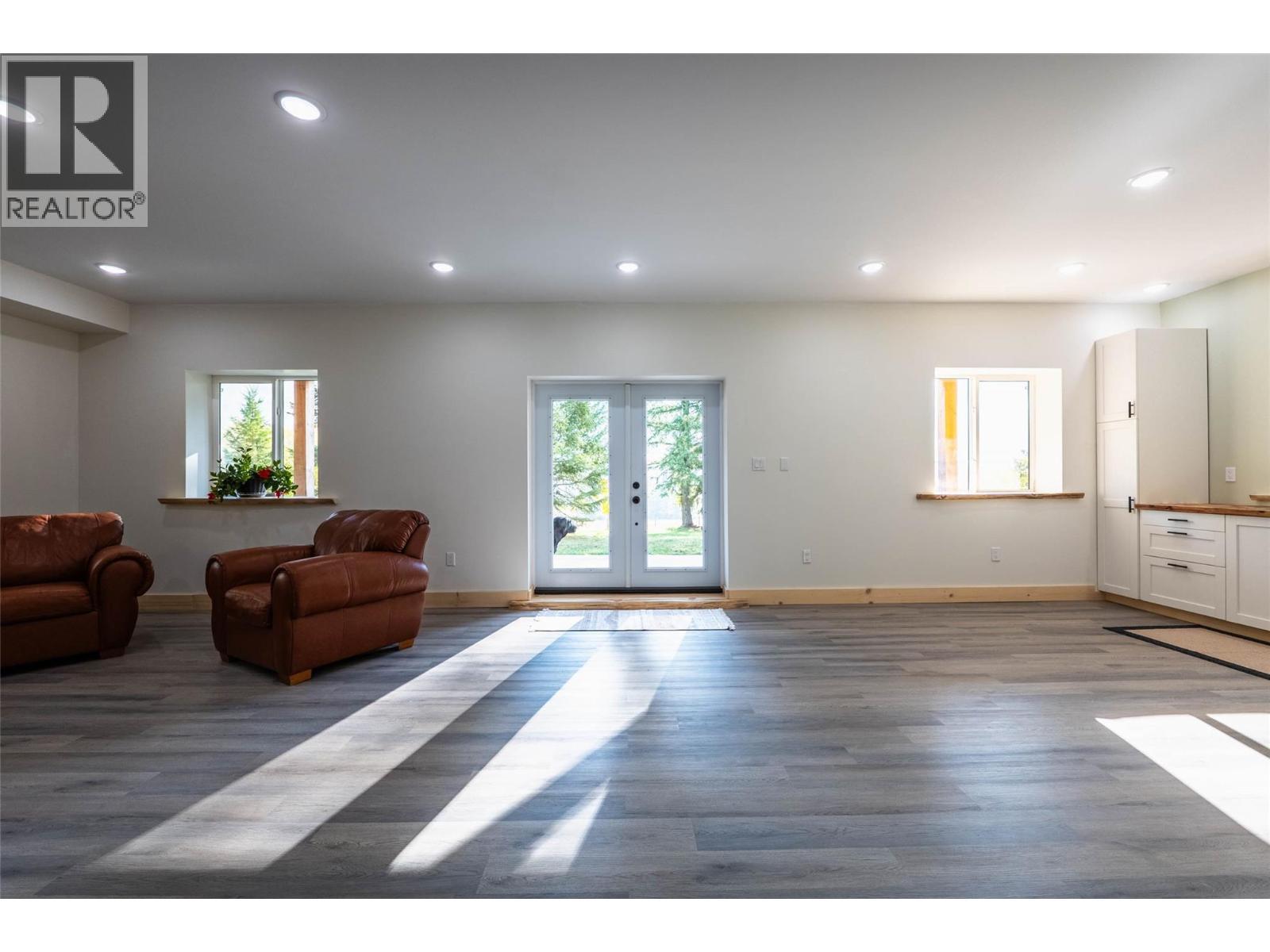 8774 6 Highway, Salmo, BC - Indoor