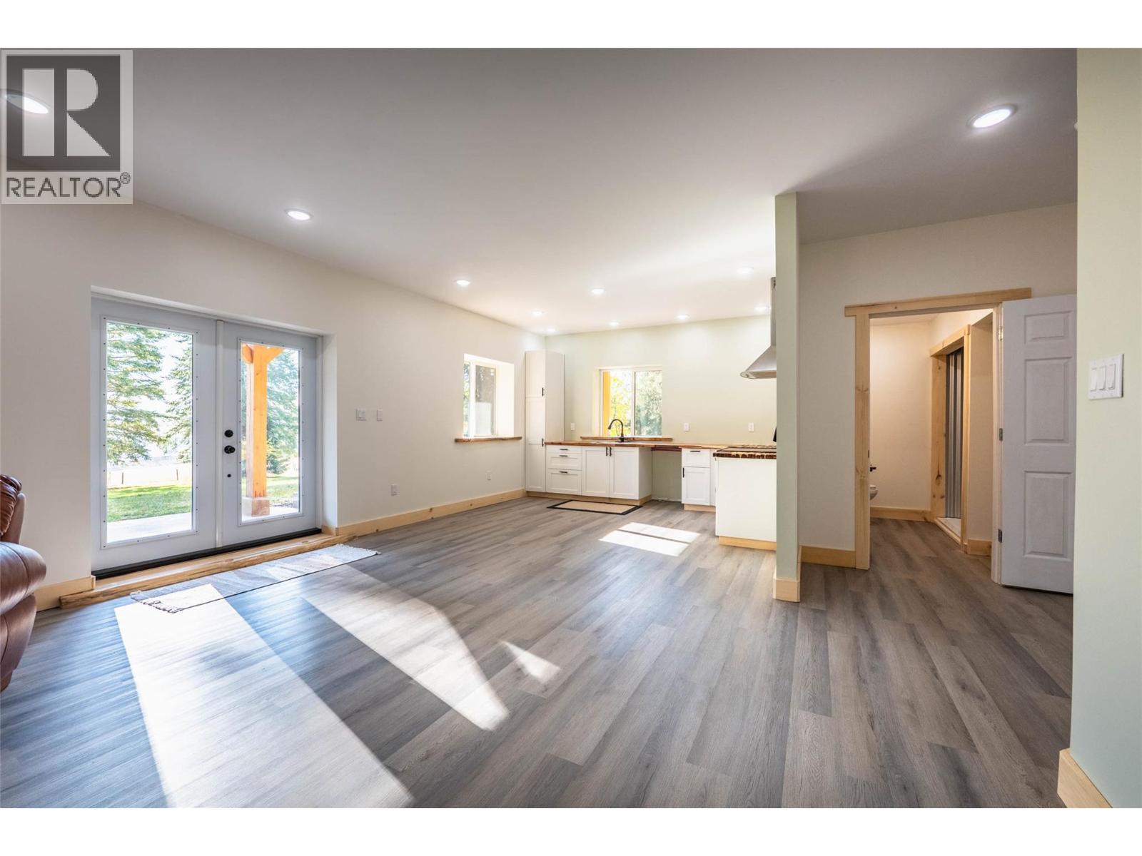 8774 6 Highway, Salmo, BC - Indoor