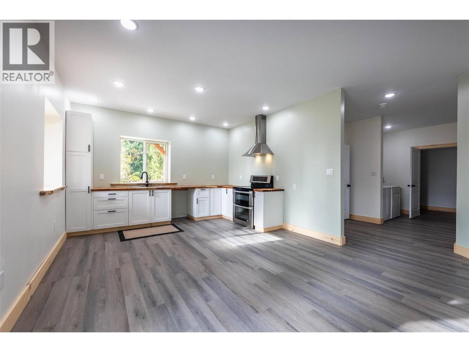 8774 6 Highway, Salmo, BC - Indoor