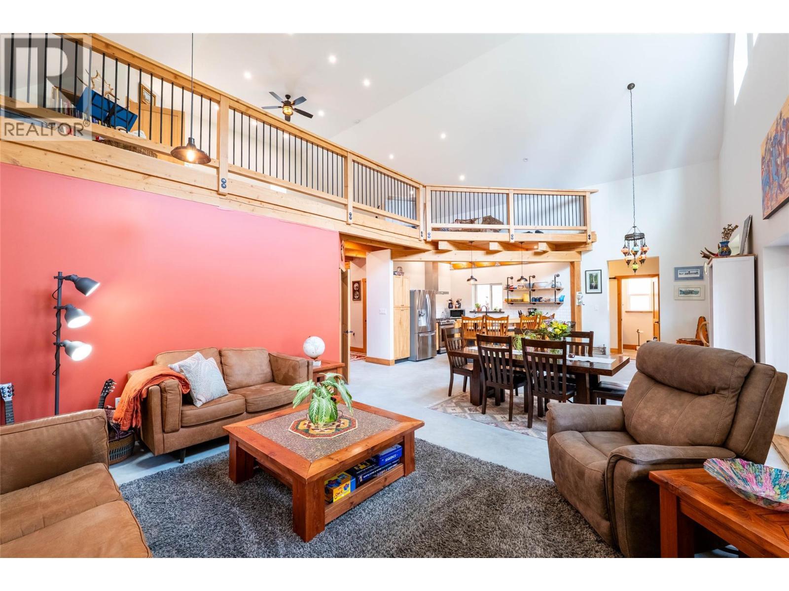 8774 6 Highway, Salmo, BC - Indoor Photo Showing Living Room