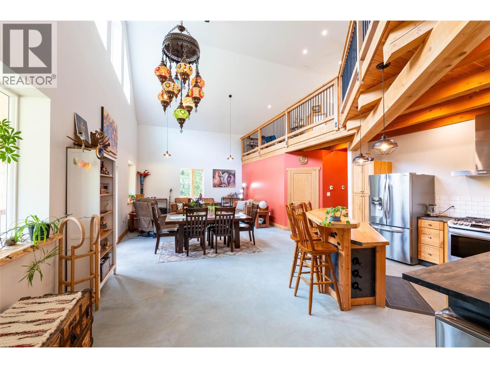 8774 6 Highway, Salmo, BC - Indoor Photo Showing Dining Room