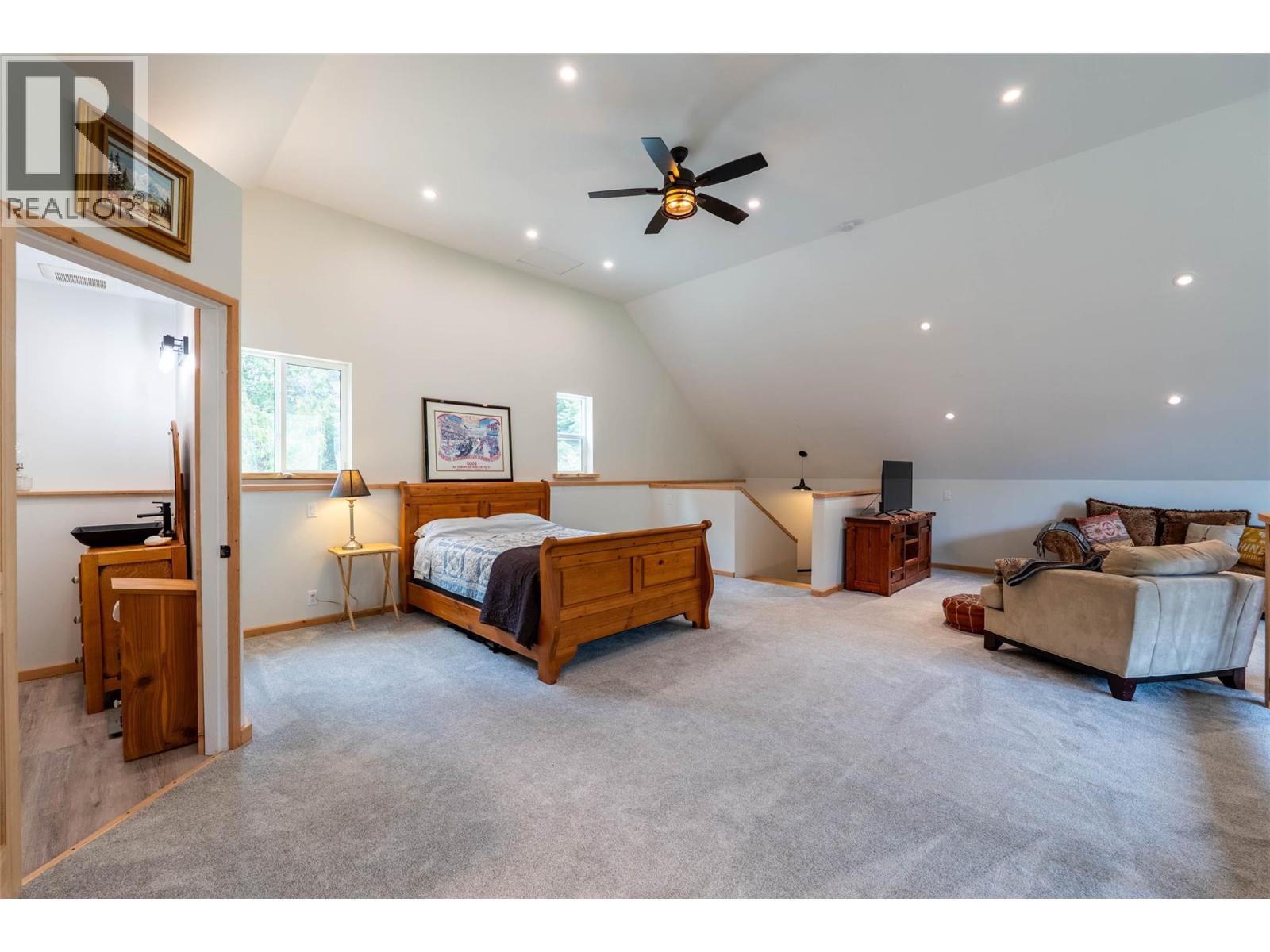 8774 6 Highway, Salmo, BC - Indoor Photo Showing Bedroom