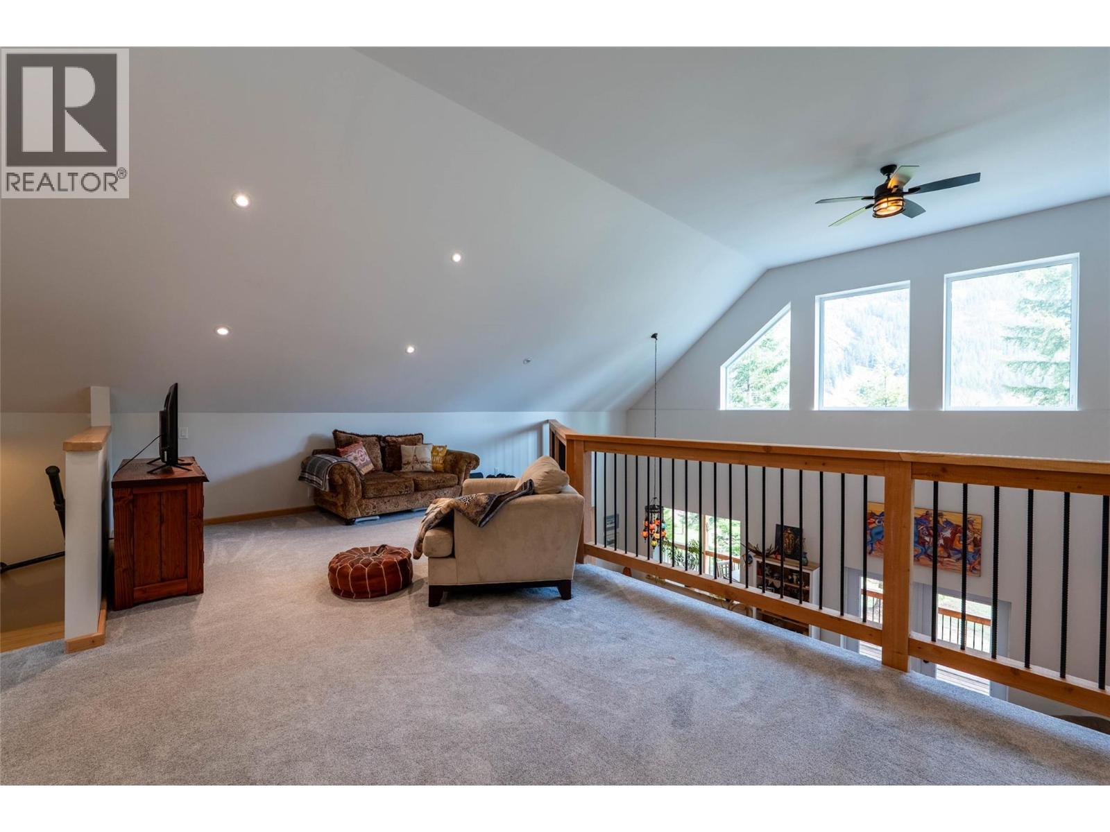 8774 6 Highway, Salmo, BC - Indoor Photo Showing Other Room