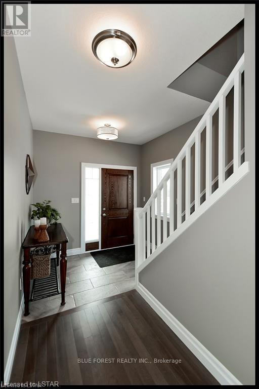 68 Five Stakes Street, Southwold, ON - Indoor Photo Showing Other Room