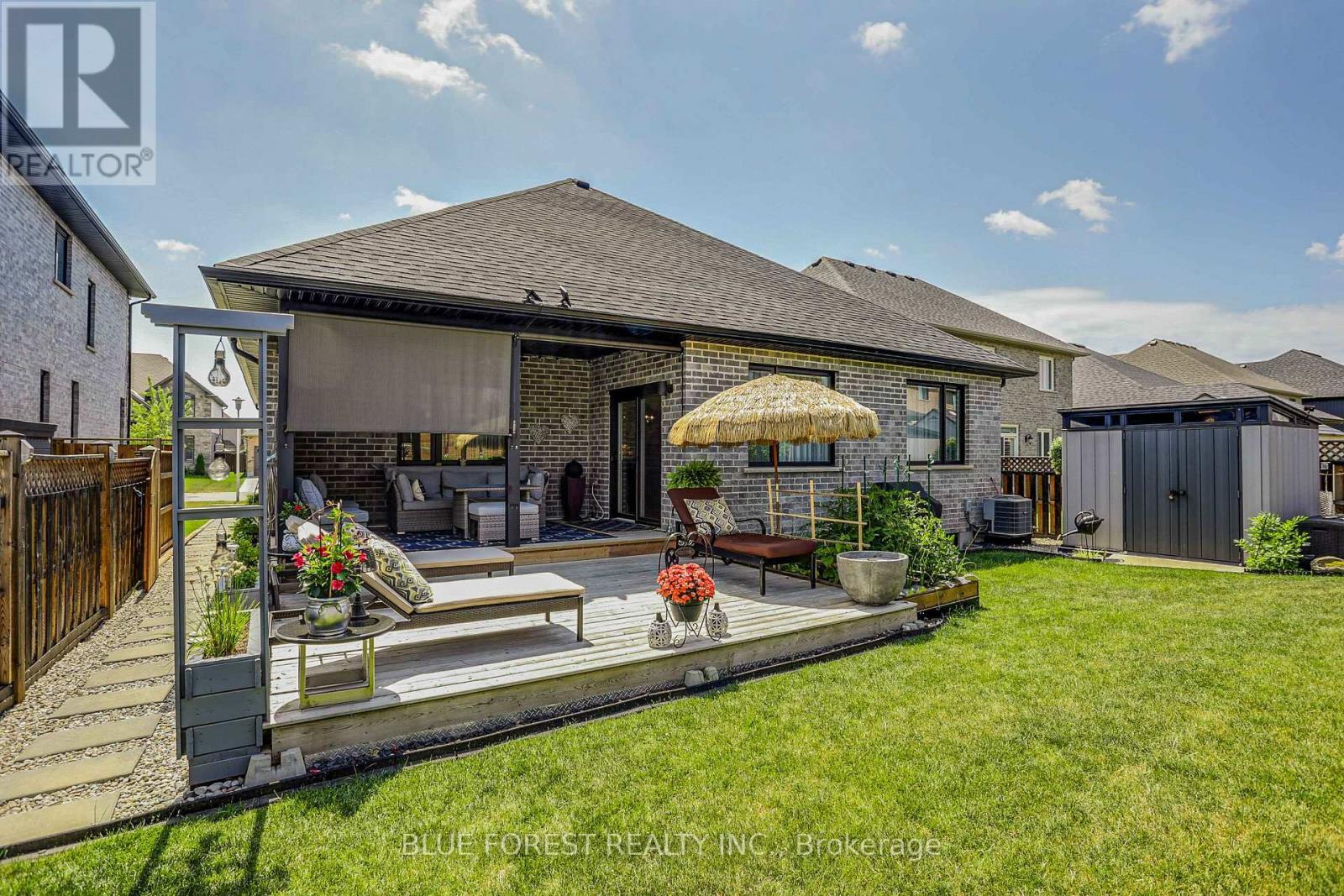 17 Royal Crescent, Southwold, ON - Outdoor With Deck Patio Veranda